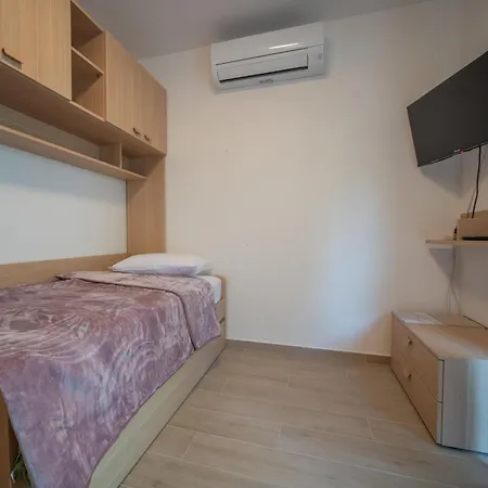Artatore-1 By Interhome Apartamento Mali Lošinj